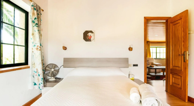 Spacious holiday home in Santiago de Compostela with pool, Забронировать Отель Амес 