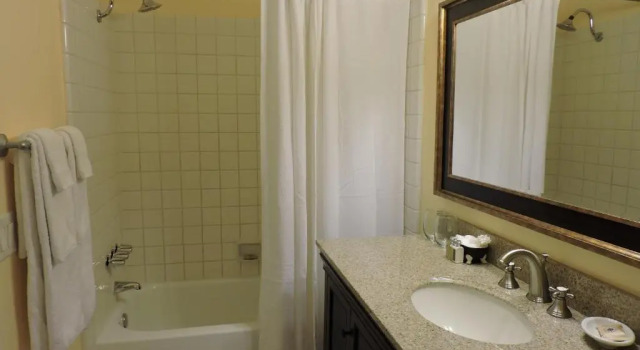 Двухместный номер Standard La Maison Hotel
