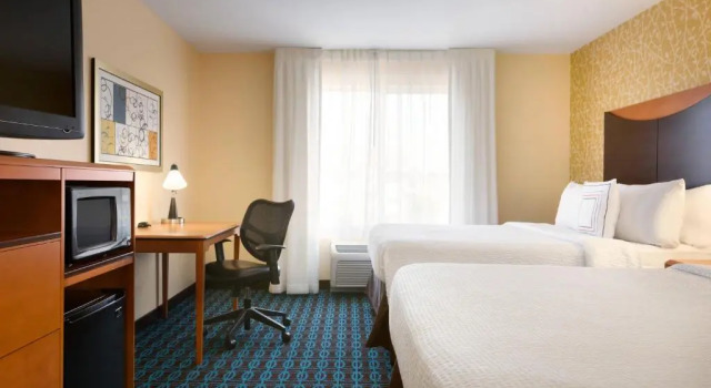 Четырёхместный номер Standard Fairfield Inn & Suites by Marriott Weirton