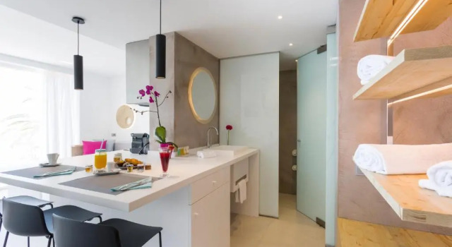 Полулюкс с частичным видом на море One Ibiza Suites