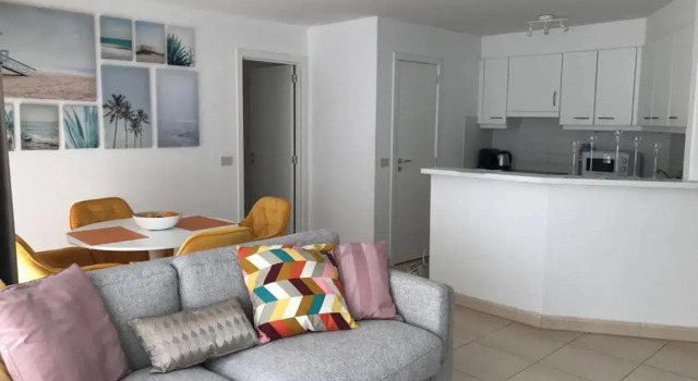 NDC apartment 5 meters from the beach with side sea view in the heart of Knokke