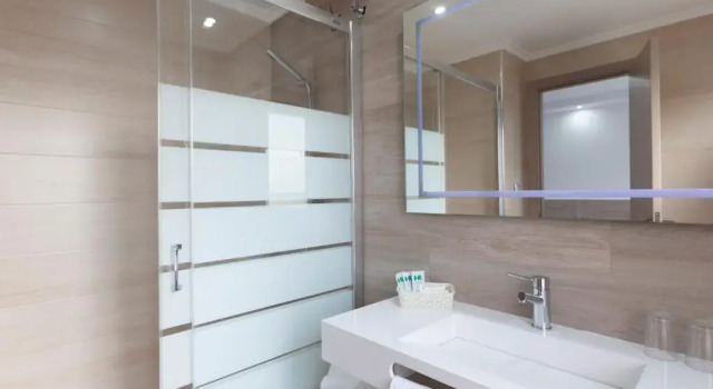 Четырёхместный номер Standard Hotel Olympia Ronda II