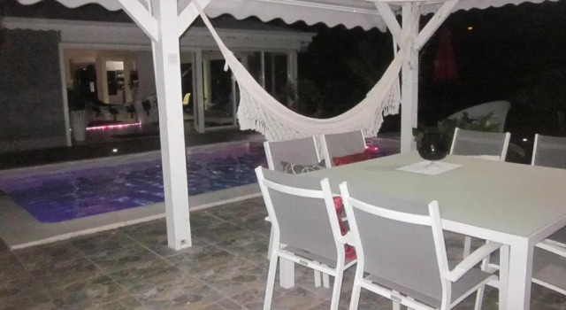 Villa Almeida à 500m de la plage, Book Villa Sommerhuse i Courcelles, Hytte