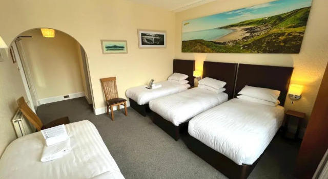 Четырёхместный номер Standard Buccleuch Arms Hotel