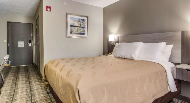 Двухместный люкс Quality Inn & Suites Grove City-Outlet Mall