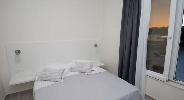 Seaside Luxury Suites, Забронировать Отель Отели Подстраны 3 звезды, рядом с Частный Пляж «Вилла Палмс Апартментс Никса Рузич», 3*