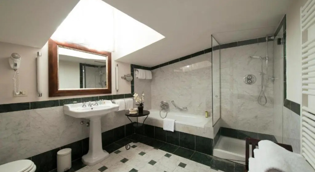 Четырёхместный номер Standard Park Palace Hotel