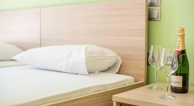 Студия с видом на бассейн Golden Sun Suites