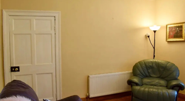 4 Bedroom Dublin Home Overlooking Canal, Забронировать Дом для отпуска Виллы Дублина, рядом с Royal College of Surgeons in Ireland, Вилла