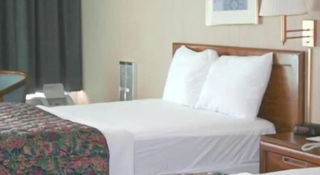 Четырёхместный номер Standard Ridge Crest Hotel
