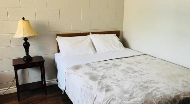 Manitou Motor Inn, Book Hotel Manitou Manitoba