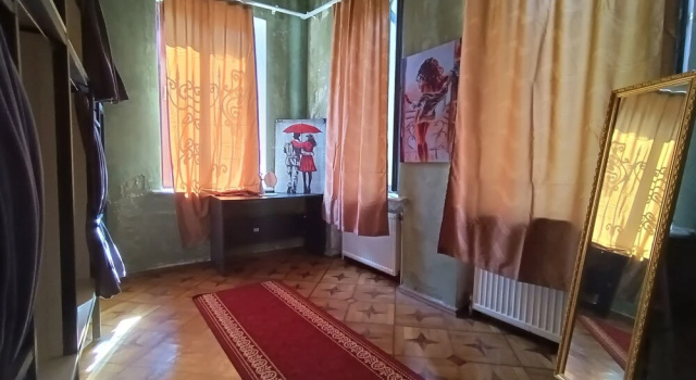 Кровать в общем номере (женский номер) с видом на город Хостел Karvi