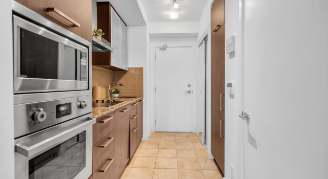 The York Suites, Забронировать Апарт-отель Апарт-отели Торонто, рядом с Аквариум Рипли, Апарт-отель