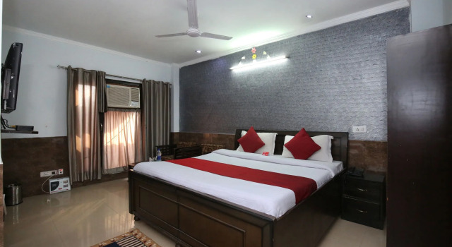 Hotel Oberoi By OYO Rooms