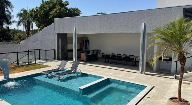 Casa aconchegante com 3 quartos com piscina - Sem roupas de cama e banho, pets sujeito a taxa extra, Забронировать Отель Калдас-Новас Гояс, рядом с Nossa Senhora of Salette Sanctuary