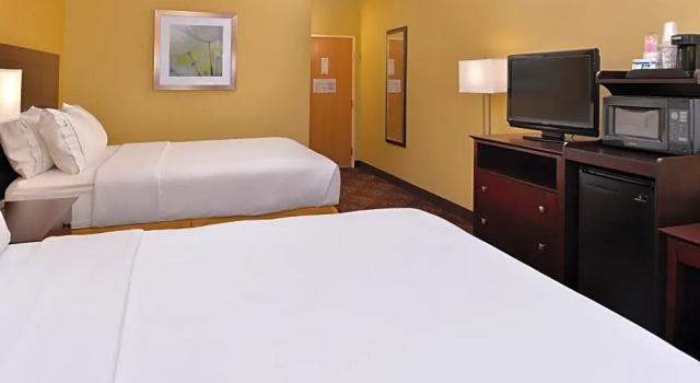 Четырёхместный номер Standard Comfort Inn & Suites Sharonville - Cincinnati North