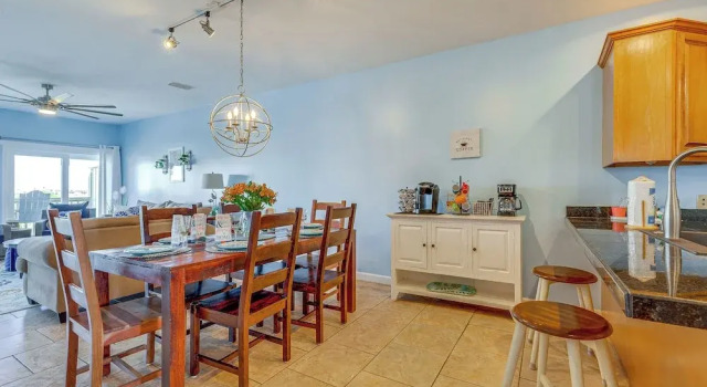 Апартаменты с 3 комнатами с балконом Water View Dauphin Island Condo w/ Boat Slips