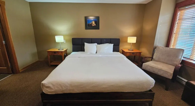 Pinnacle Ridge Chalets by Fernie Lodging, Book Chalet Villaer i Britisk Columbia, Villa