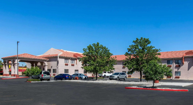 Номер Standard Quality Inn & Suites Albuquerque North near Balloon Fiesta Park
