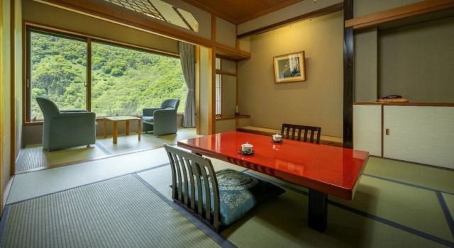 Четырёхместный номер Standard с красивым видом из окна Marumine Kanko Hotel