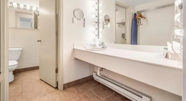 Номер Standard Red Arrow Inn & Suites, a Travelodge by Wyndham