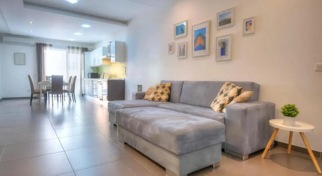 Bright & Large 2bedrooms in Sliema center MPOR1-1