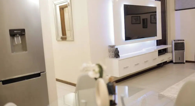 Luxurious, Spacious 2-br