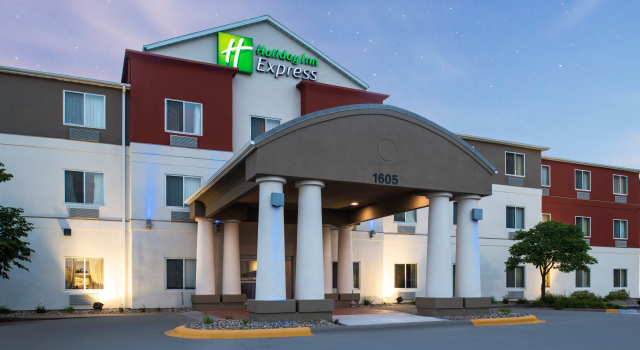Holiday Inn Express Hotel & Suites Burlington by IHG, Book Hotel Hoteller i Burlington med morgenmad, Morgenmad