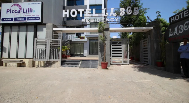 FabHotel La 365 Navrangpura, Rezervovat Hotel Hotely v Gujarat s parkováním, Parkování