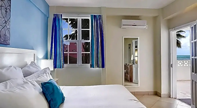 Номер Standard с видом на бассейн Southern Palms Beach Club