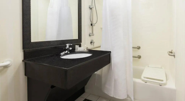 Двухместный люкс Fairfield Inn & Suites - Buffalo Airport