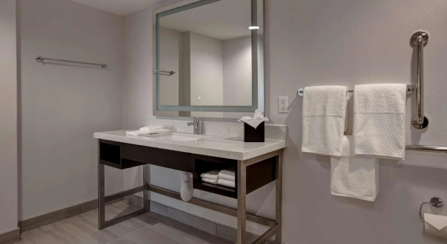 Двухместный люкс Embassy Suites By Hilton Oklahoma City Northwest