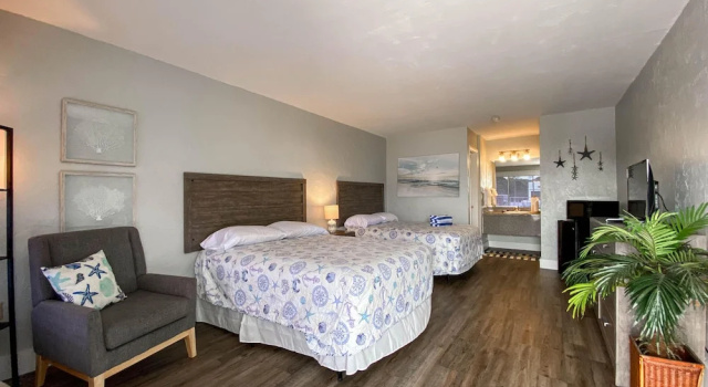 Четырёхместный номер Standard Bonita Beach Inn and Suites