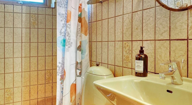 Spacious Holiday Home in Aakirkeby near Sea, Buchen Sie Hotel Akirkeby 