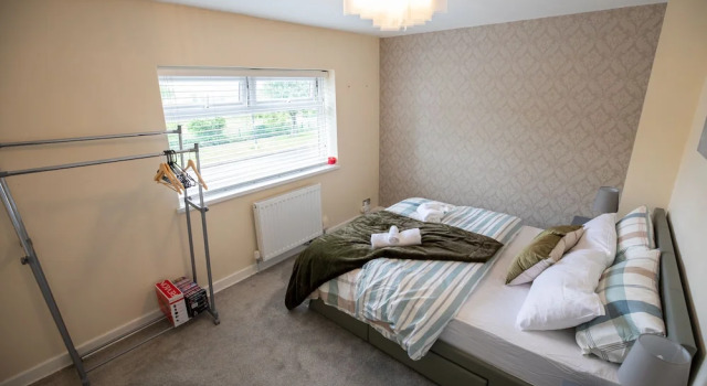 5star Serviced Homes- Free Wifi & Parking, Office, Rezervasyon Tatil Evi Merseyside villalar, Villa