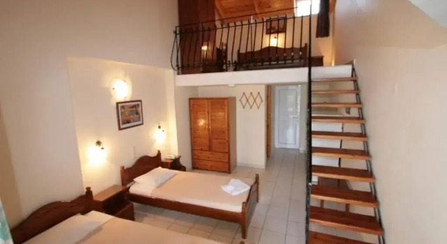 Студия Дуплекс Village Inn Studios & Family Apartments