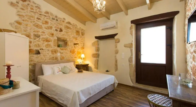 Beautiful & spacious villa with 38sqm pool & BBQ!