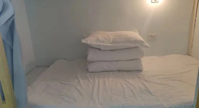 Кровать в общем номере (мужской номер) Liupanshui Tushang Youth Hostel