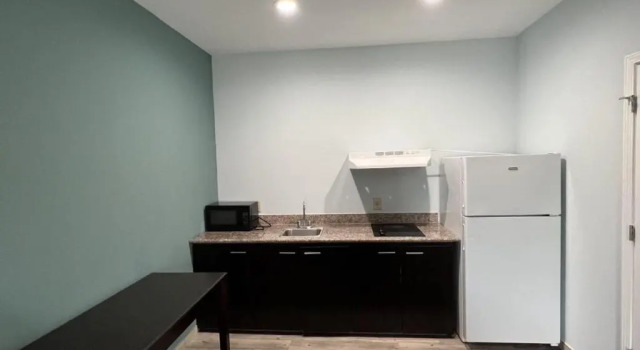 Трёхместный номер Standard Americas Best Value Inn Sulphur