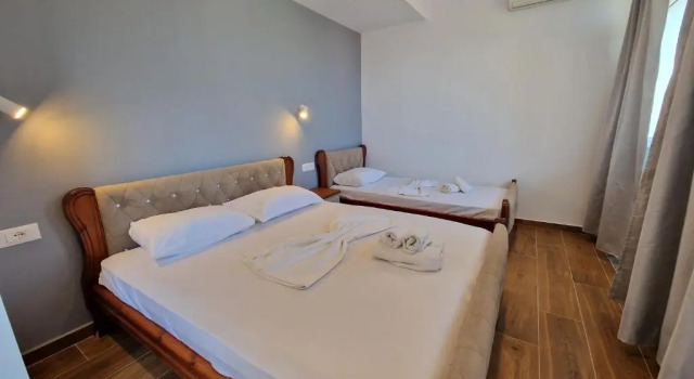 Трёхместный номер Deluxe с балконом и с видом на сад Villa Juli Ksamil