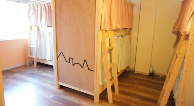 Кровать в общем номере (женский номер) Guesthouse SUN - Hostel