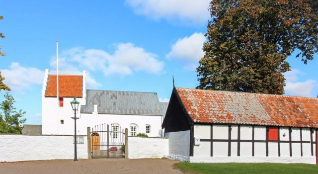 "Pelagija" - 800m from the sea in Bornholm, Rezerwuj Hotel Hotele w Hovedstaden region z parkingiem, Parking