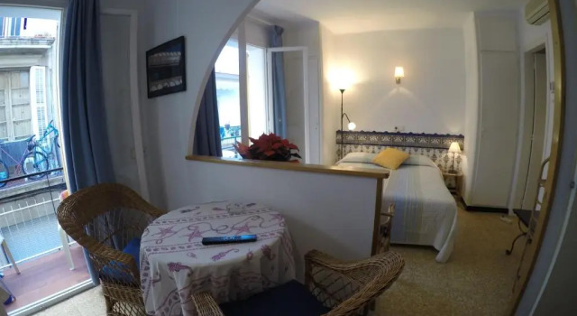 Студия с балконом Apartamentos Montserrat