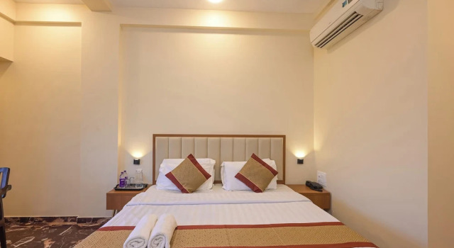 Номер Deluxe с балконом Hotel Aristro Lonavala