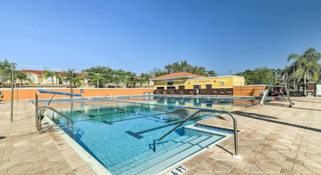 Апартаменты с 2 комнатами с балконом Upscale Unit in Private Golf Resort w/ Pool!