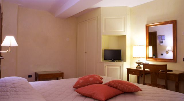 Hotel La Luna, Забронировать Отель Отели Лукки с парковкой, рядом с Кафедральный собор Лукки, Парковка