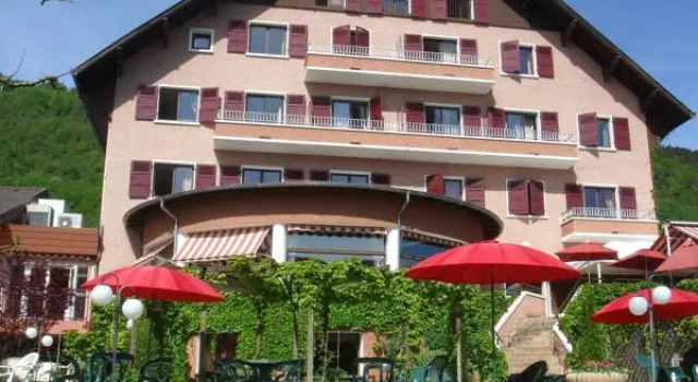 Семейный номер Standard Hôtel Beauregard, The Originals Relais