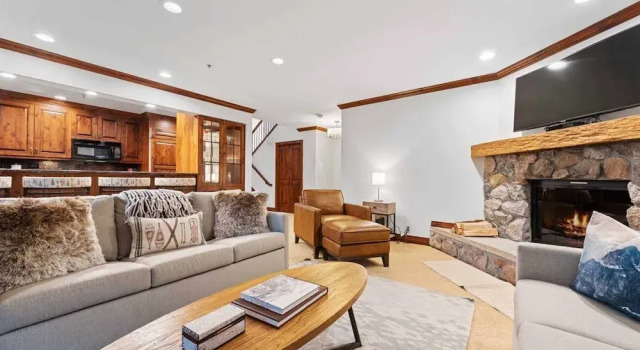 2 Bedroom Residence in the Heart of Beaver Creek Village - Ski In, Ski Out