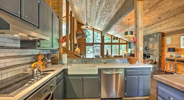 Коттедж Free Ski Shuttle! Spacious Northstar Resort Cabin