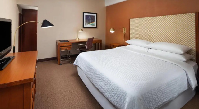 Двухместный номер Traditional Four Points by Sheraton Los Angeles International Airport (США)